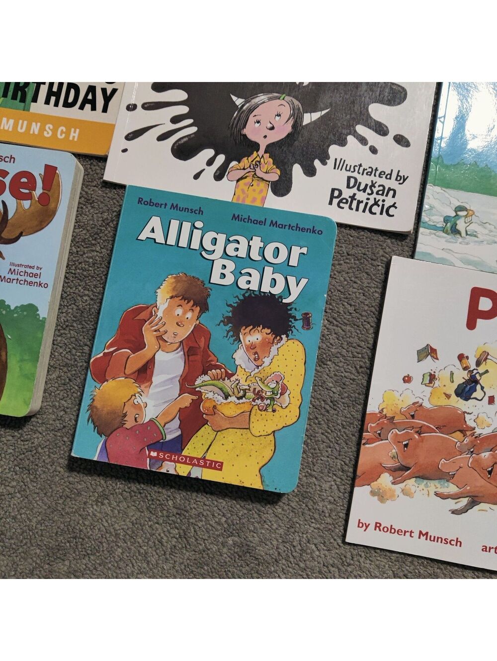 Lot of 9 Children's Picture Books Robert Munsch Bundle Scholastic Paperbacks - Picture 7 of 8